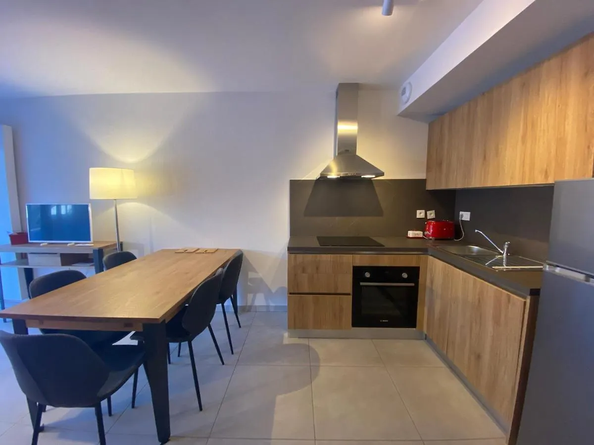 Lumineux Et Spacieux Appartement Contemporain Dans Une Residence Recente Et Paisible A Chatel - Fr-1-693-48 0*,  France