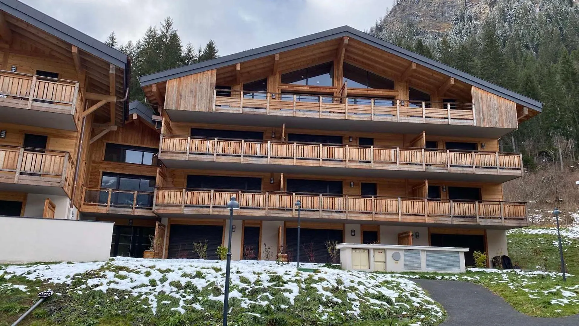 Lumineux Et Spacieux Appartement Contemporain Dans Une Residence Recente Et Paisible A Chatel - Fr-1-693-48